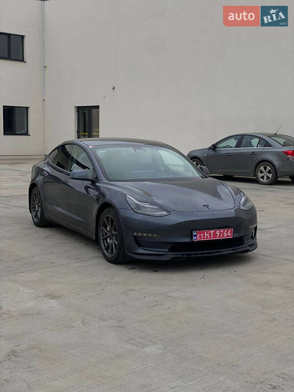 Седан Tesla Model 3 2021 в Луцке