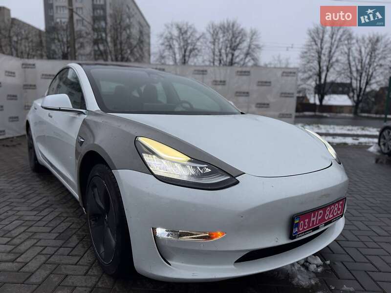 Седан Tesla Model 3 2018 в Луцьку