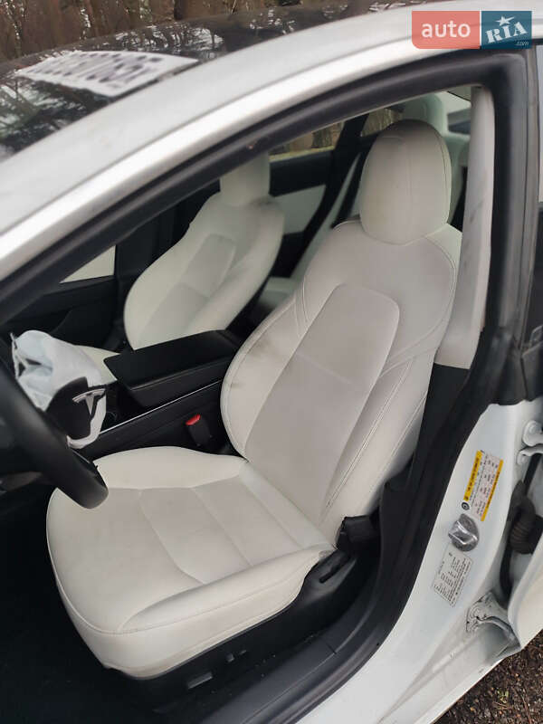 Седан Tesla Model 3 2020 в Києві