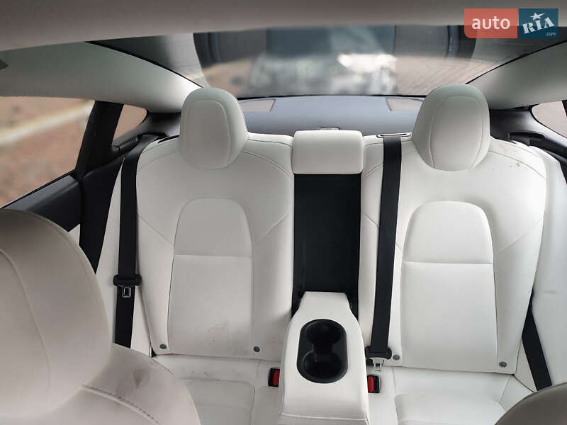Седан Tesla Model 3 2020 в Києві