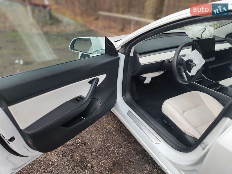 Седан Tesla Model 3 2020 в Києві