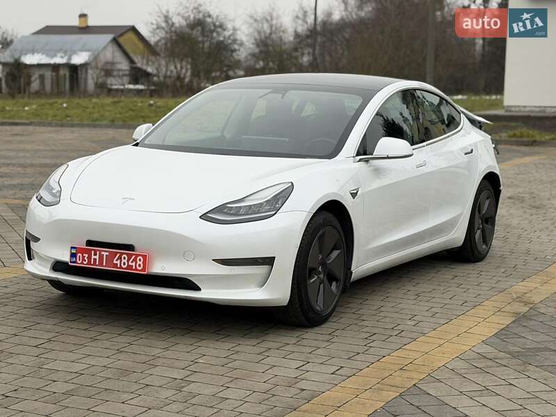 Седан Tesla Model 3 2020 в Львове
