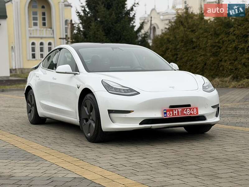Седан Tesla Model 3 2020 в Львове