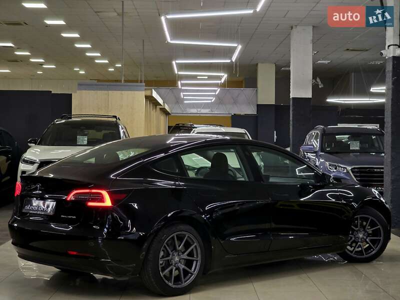 Седан Tesla Model 3 2021 в Миколаєві