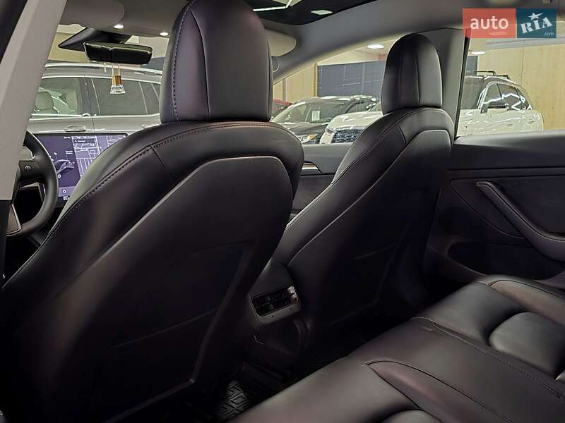 Седан Tesla Model 3 2021 в Миколаєві