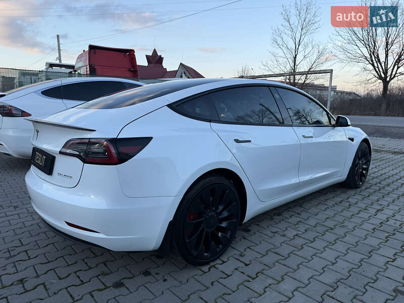 Седан Tesla Model 3 2023 в Хусте