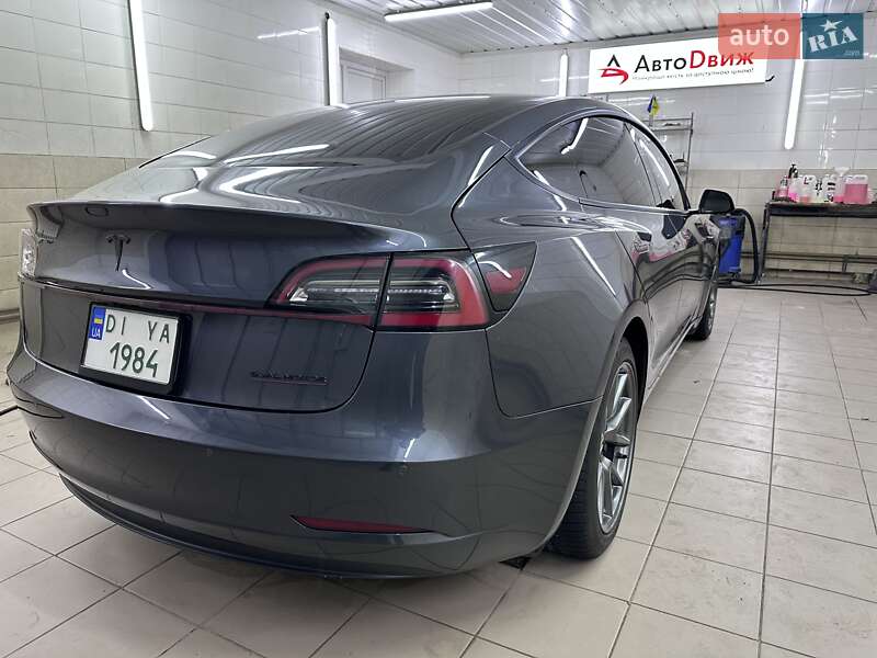 Седан Tesla Model 3 2022 в Сумах