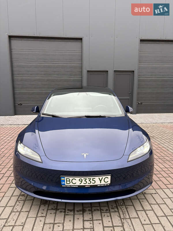 Седан Tesla Model 3 2024 в Львове