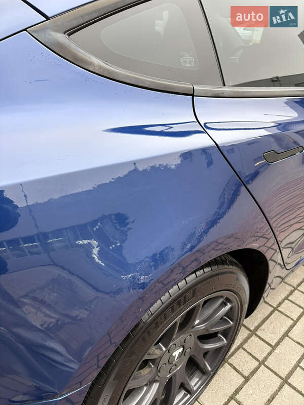 Седан Tesla Model 3 2024 в Львове