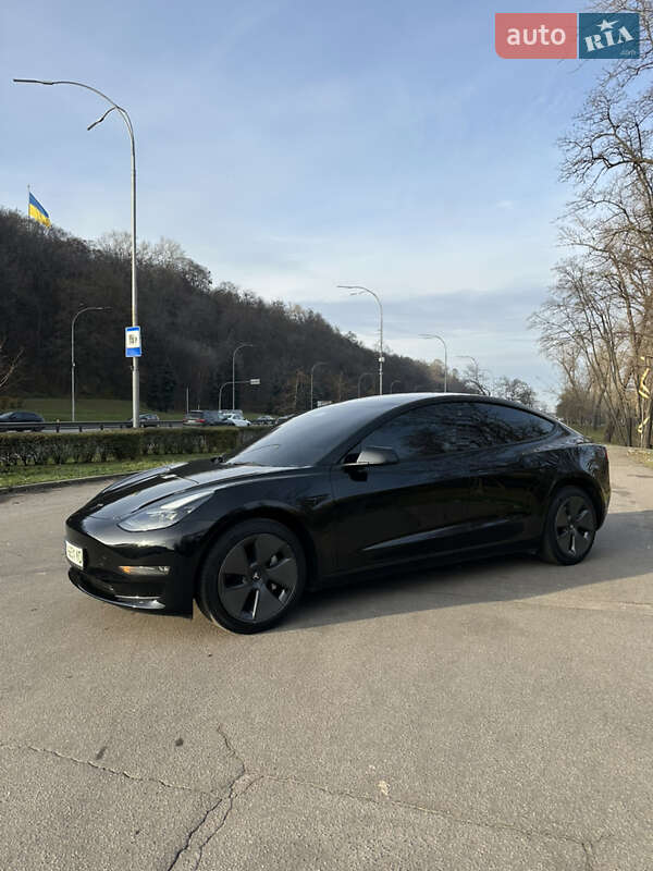 Седан Tesla Model 3 2023 в Києві