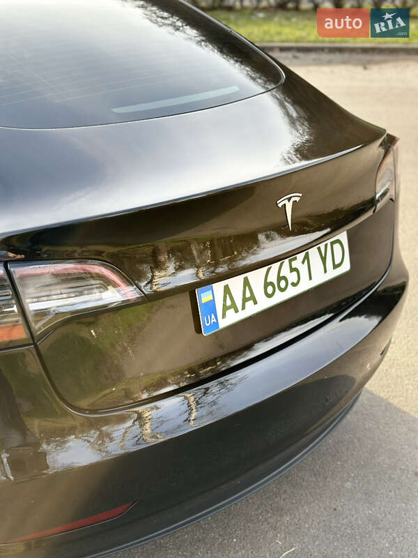 Седан Tesla Model 3 2023 в Києві
