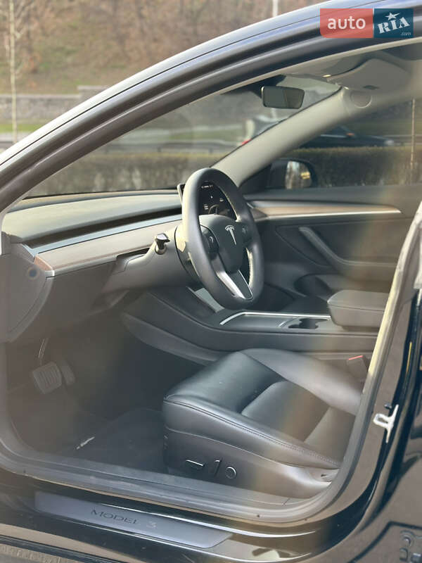 Седан Tesla Model 3 2023 в Києві