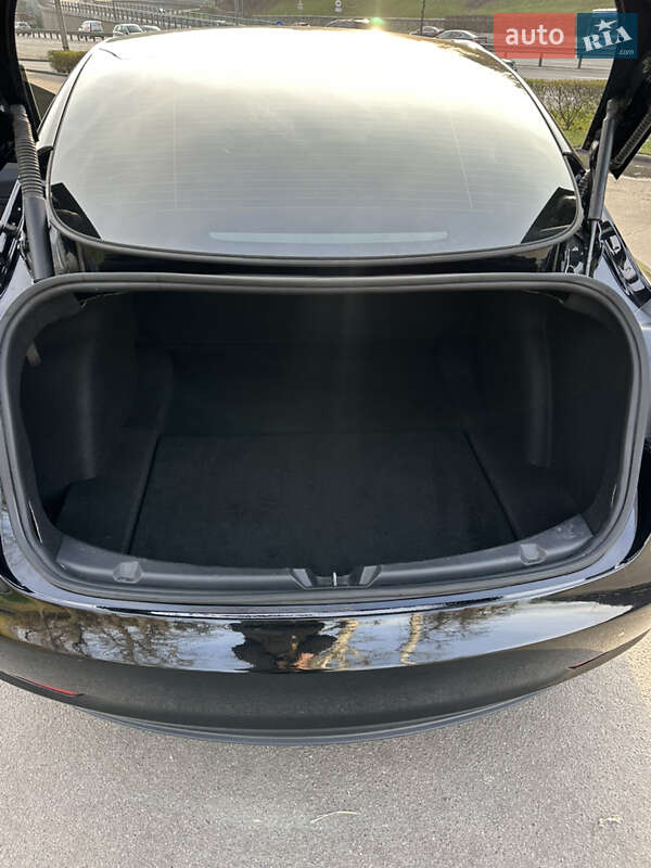 Седан Tesla Model 3 2023 в Києві