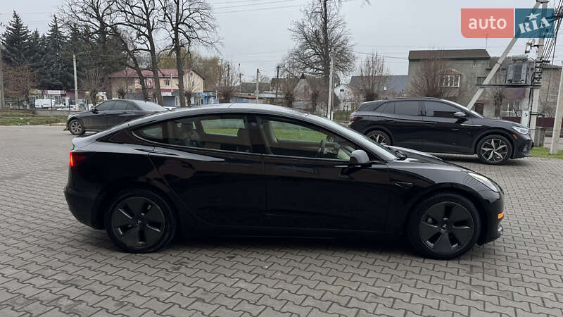 Седан Tesla Model 3 2023 в Луцке