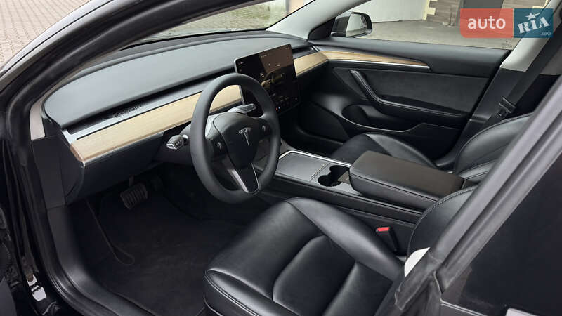 Седан Tesla Model 3 2023 в Луцке