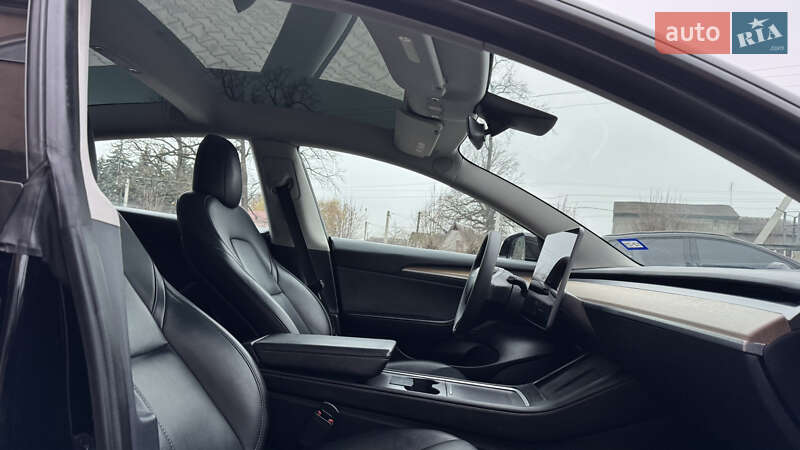 Седан Tesla Model 3 2023 в Луцке