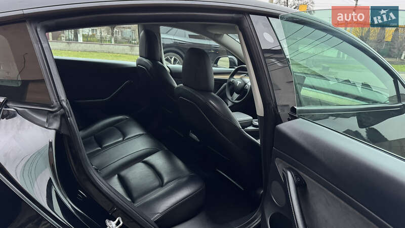 Седан Tesla Model 3 2023 в Луцке