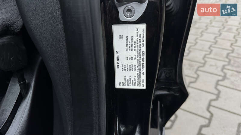 Седан Tesla Model 3 2023 в Луцке