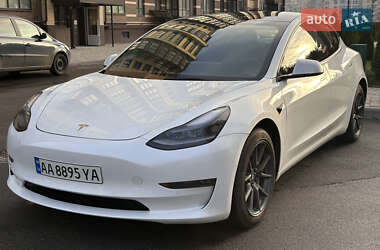 Седан Tesla Model 3 2022 в Чернигове