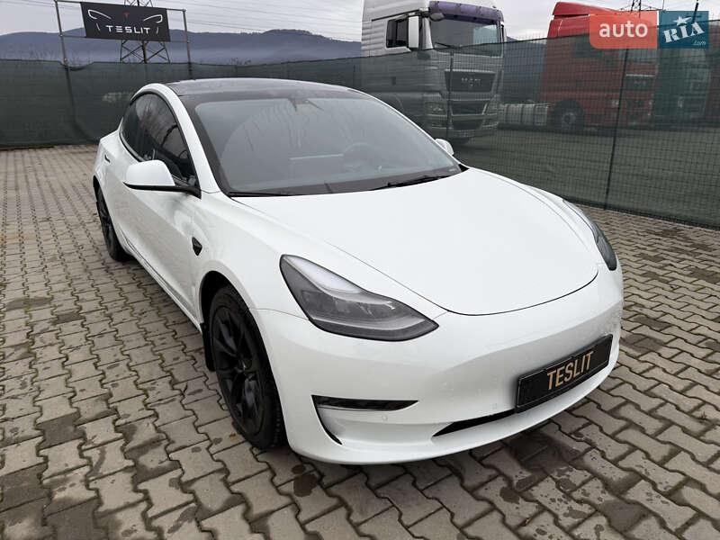Седан Tesla Model 3 2022 в Хусте