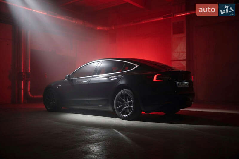 Седан Tesla Model 3 2020 в Днепре
