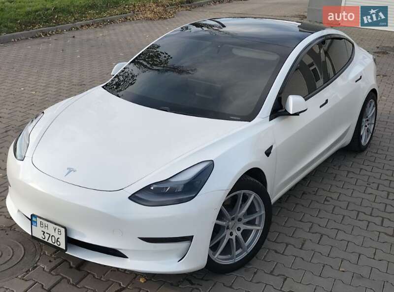 Седан Tesla Model 3 2021 в Одессе
