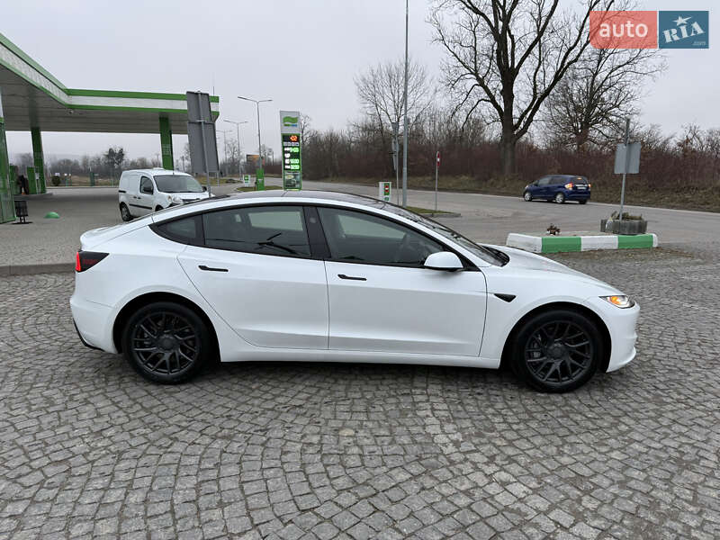 Седан Tesla Model 3 2024 в Золочеві