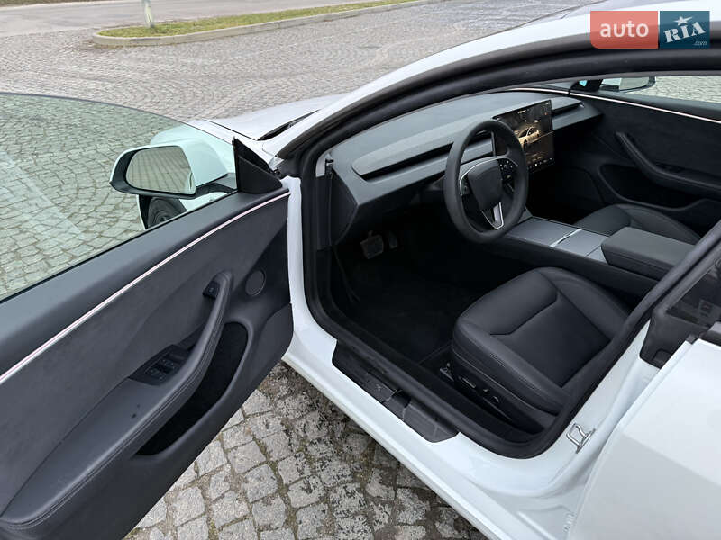 Седан Tesla Model 3 2024 в Золочеві