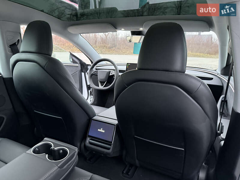 Седан Tesla Model 3 2024 в Золочеві