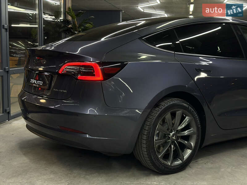 Седан Tesla Model 3 2023 в Одессе