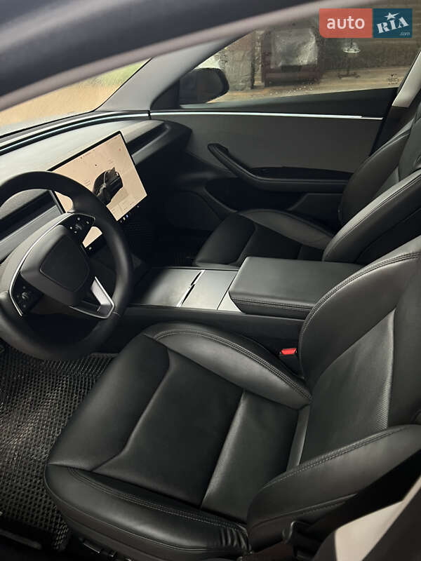 Седан Tesla Model 3 2024 в Полтаве