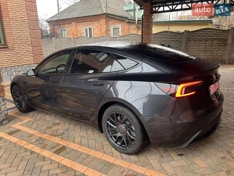 Седан Tesla Model 3 2024 в Полтаве