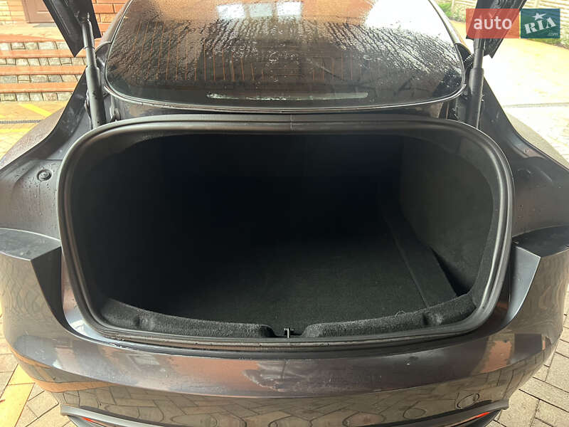 Седан Tesla Model 3 2024 в Полтаве