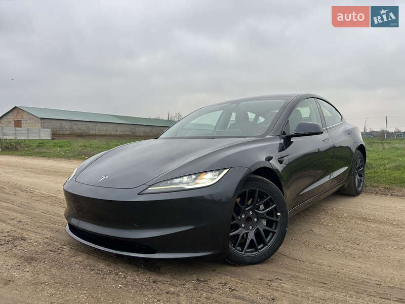 Седан Tesla Model 3 2024 в Одесі