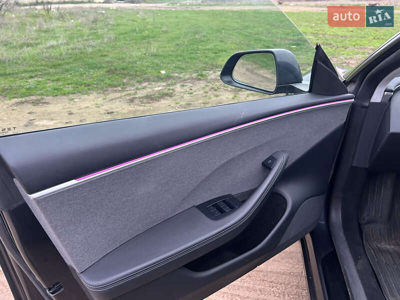 Седан Tesla Model 3 2024 в Одесі