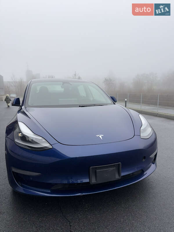 Седан Tesla Model 3 2022 в Днепре