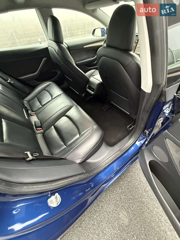 Седан Tesla Model 3 2022 в Днепре