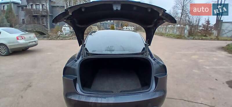 Седан Tesla Model 3 2024 в Ивано-Франковске
