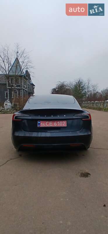 Седан Tesla Model 3 2024 в Ивано-Франковске