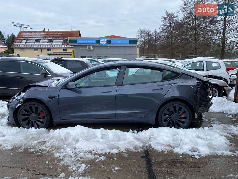 Седан Tesla Model 3 2021 в Киеве