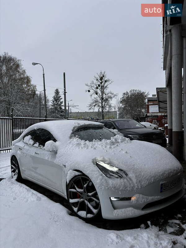 Седан Tesla Model 3 2019 в Львові