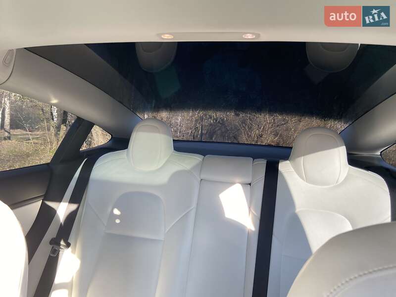 Седан Tesla Model 3 2019 в Виннице