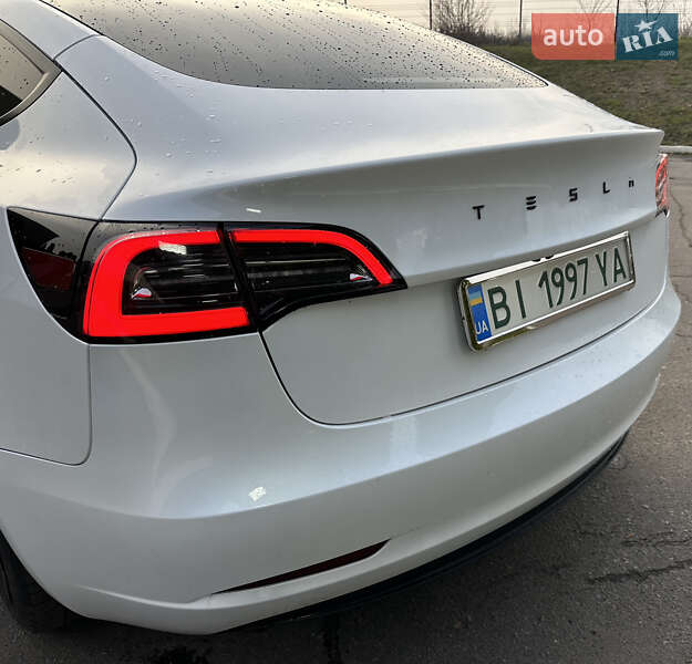 Седан Tesla Model 3 2023 в Полтаве