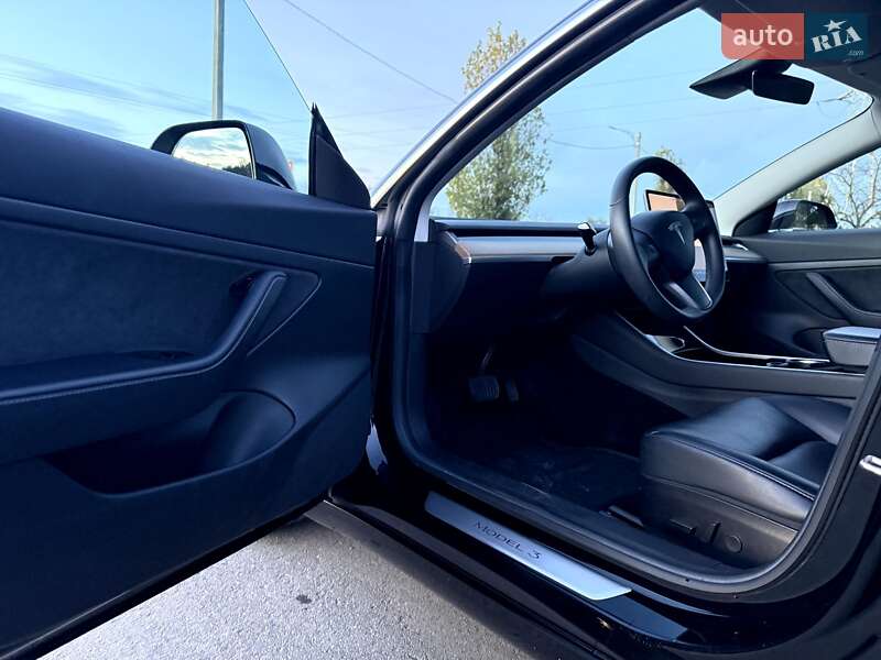 Седан Tesla Model 3 2019 в Ізмаїлі
