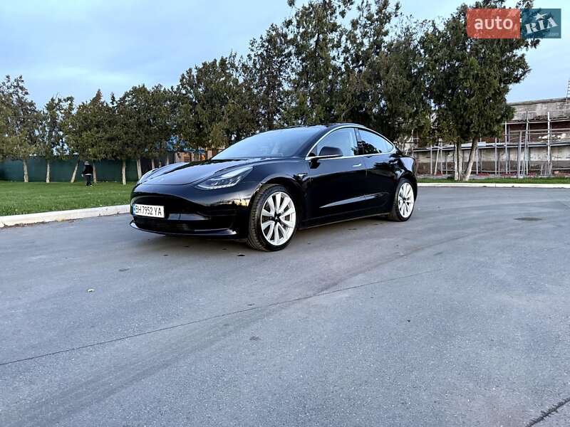 Седан Tesla Model 3 2019 в Ізмаїлі