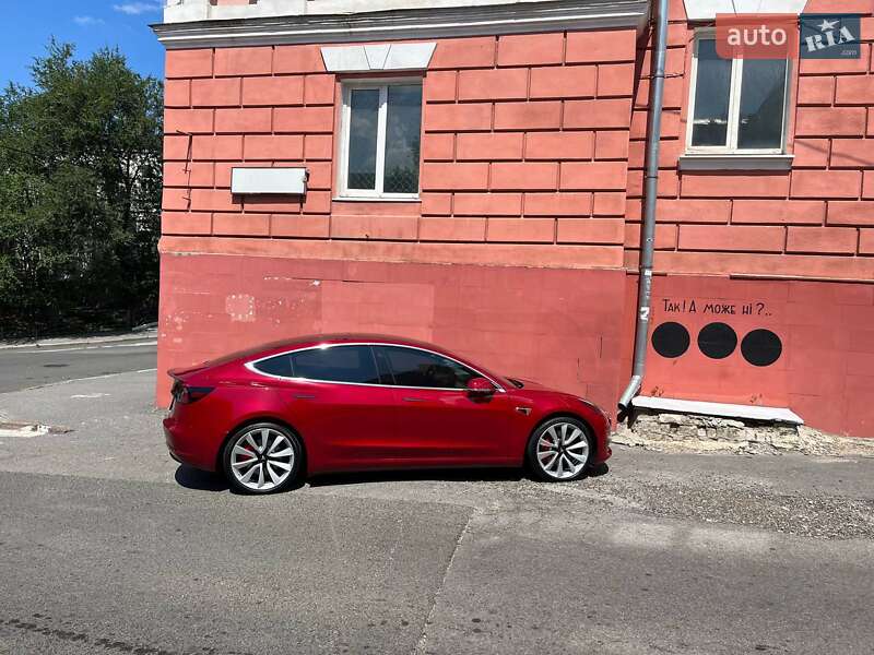 Седан Tesla Model 3 2019 в Києві