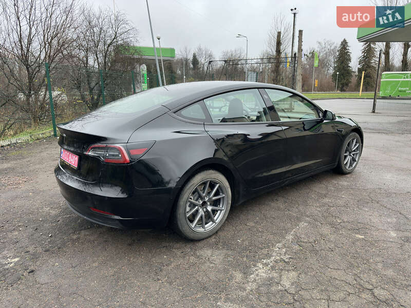 Седан Tesla Model 3 2022 в Львове