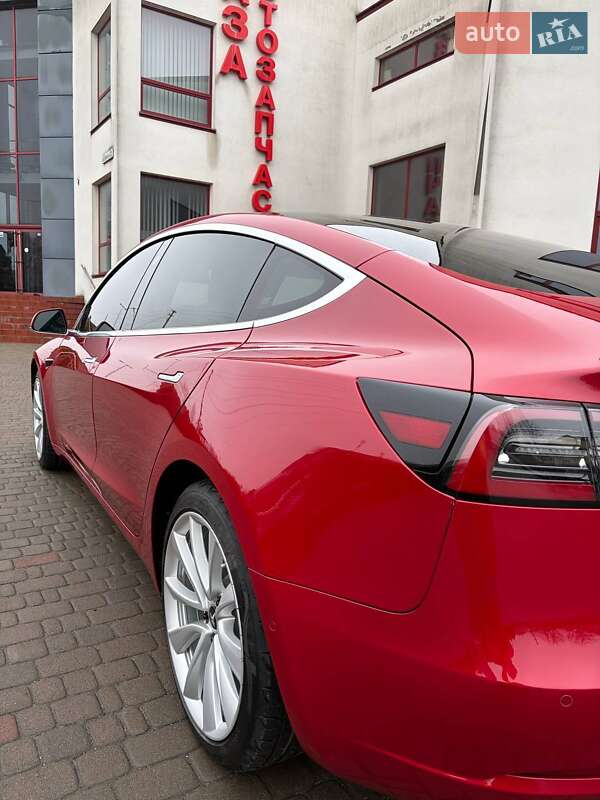 Седан Tesla Model 3 2018 в Луцьку