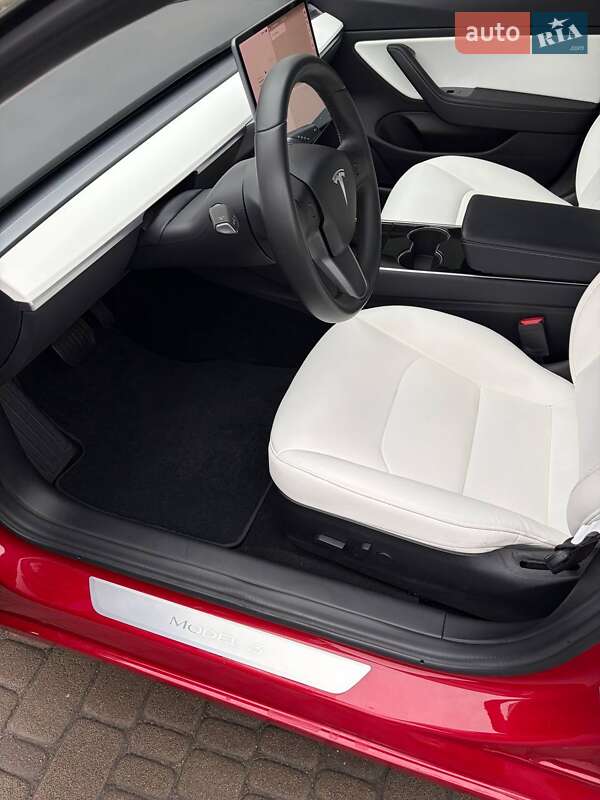 Седан Tesla Model 3 2018 в Луцьку