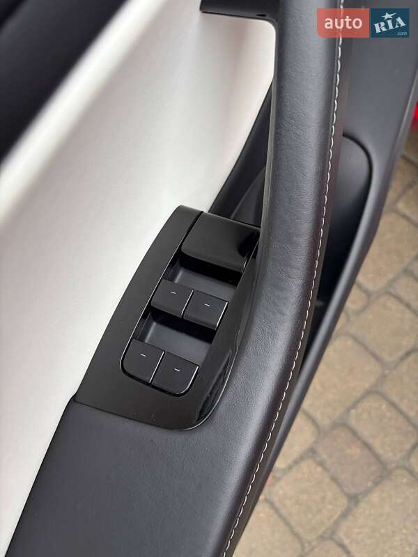 Седан Tesla Model 3 2018 в Луцьку